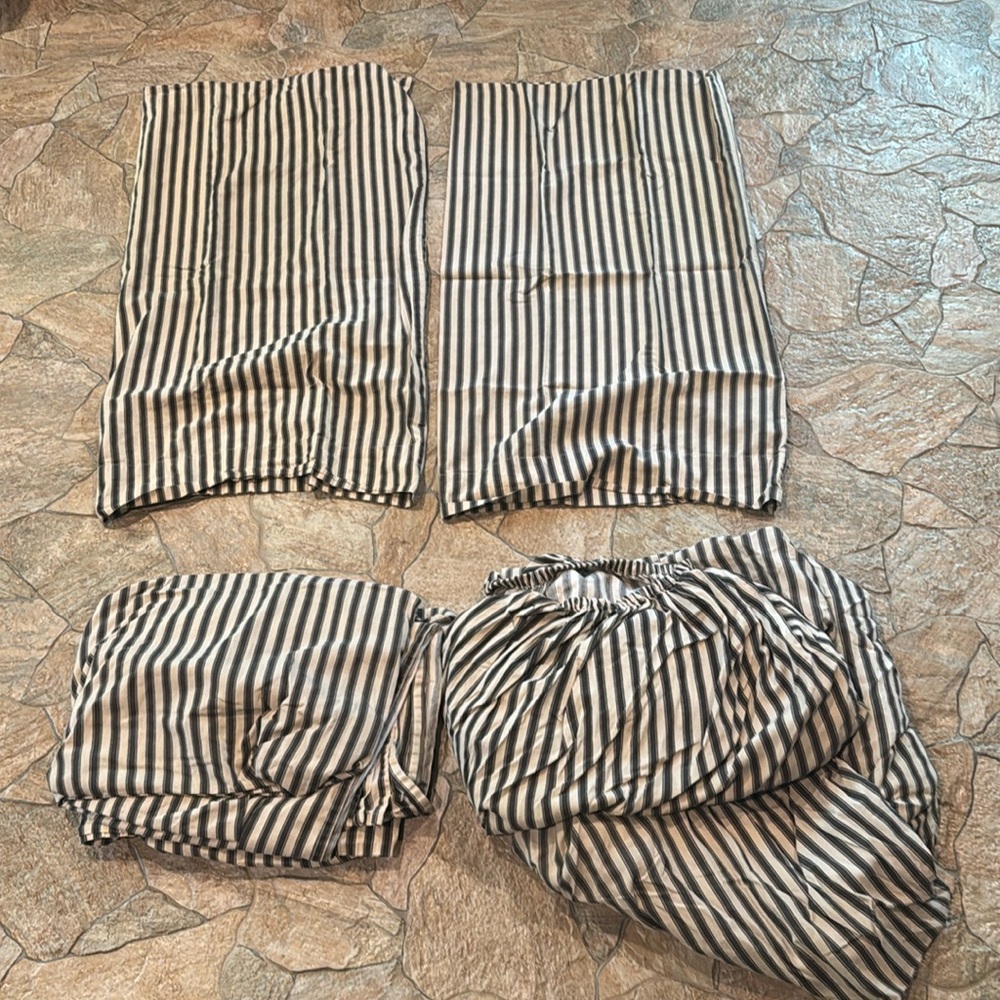 Chaps KING Stripped Blue & Beige/Light Tan Sheet Set With Pillow Cases